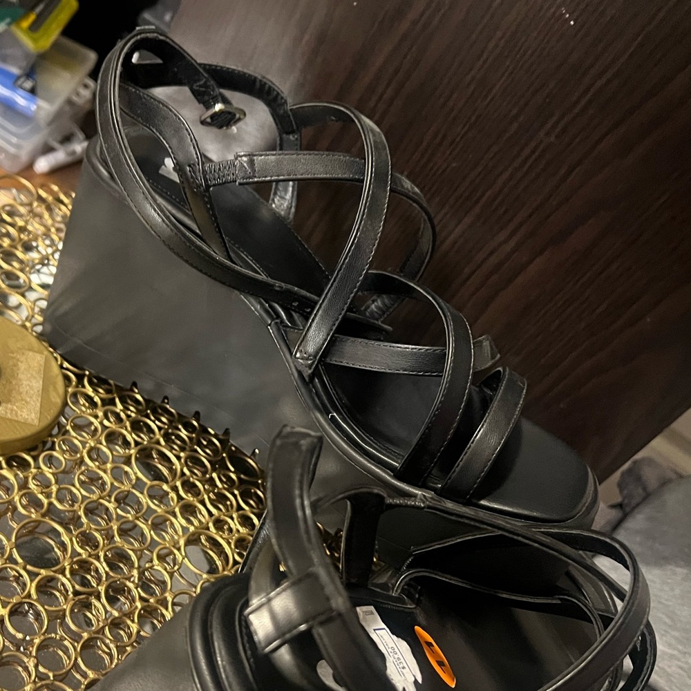 Strappy wedge sandals - Picture 9 of 10